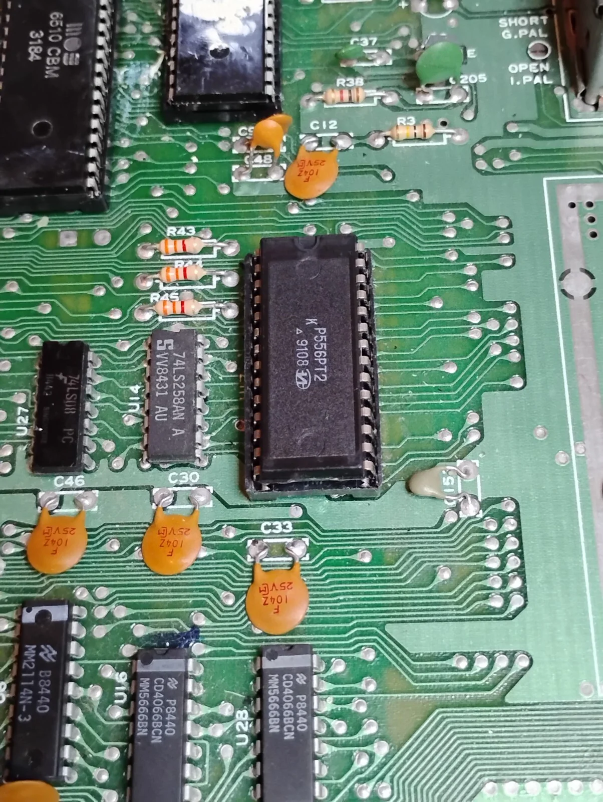 Commodore 64 PLA IC Chip Replacement (MOS 906114-01 / P556PT2) - PLA Chip Case/IC image 1