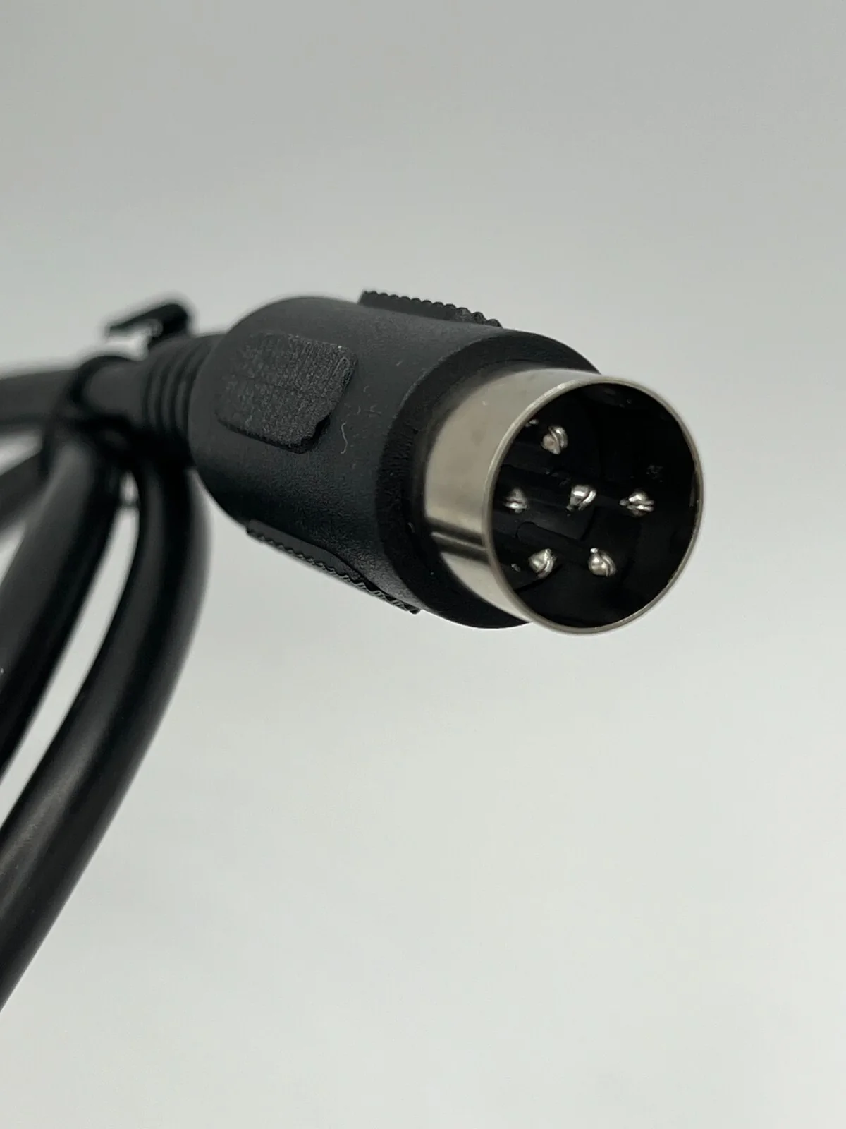 Commodore C64 1541 Serial Floppy Disk Drive Cable (6-Pin DIN) - Standard 1.0m Cable thumbnail 2